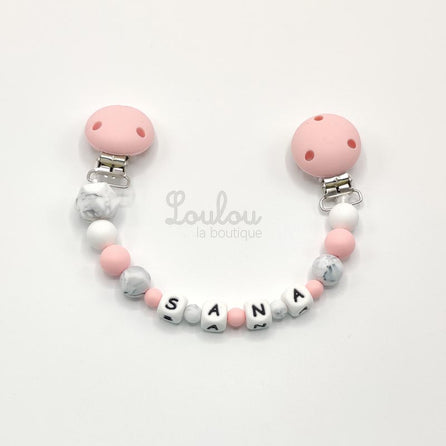 www.louloulaboutique.com attache doudou personnalisée avec un prénom perle silicone rose blanc